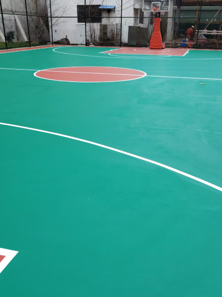 榆社 球场长期使用易出现地面开裂